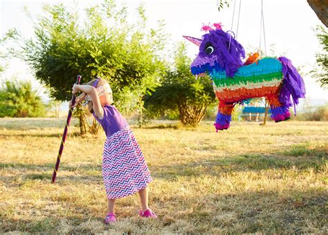  A Princesa e a Piñata de Pássaros Cantores: Uma Jornada Através da Mágica e da Generosidade na Tradição Mexicana!